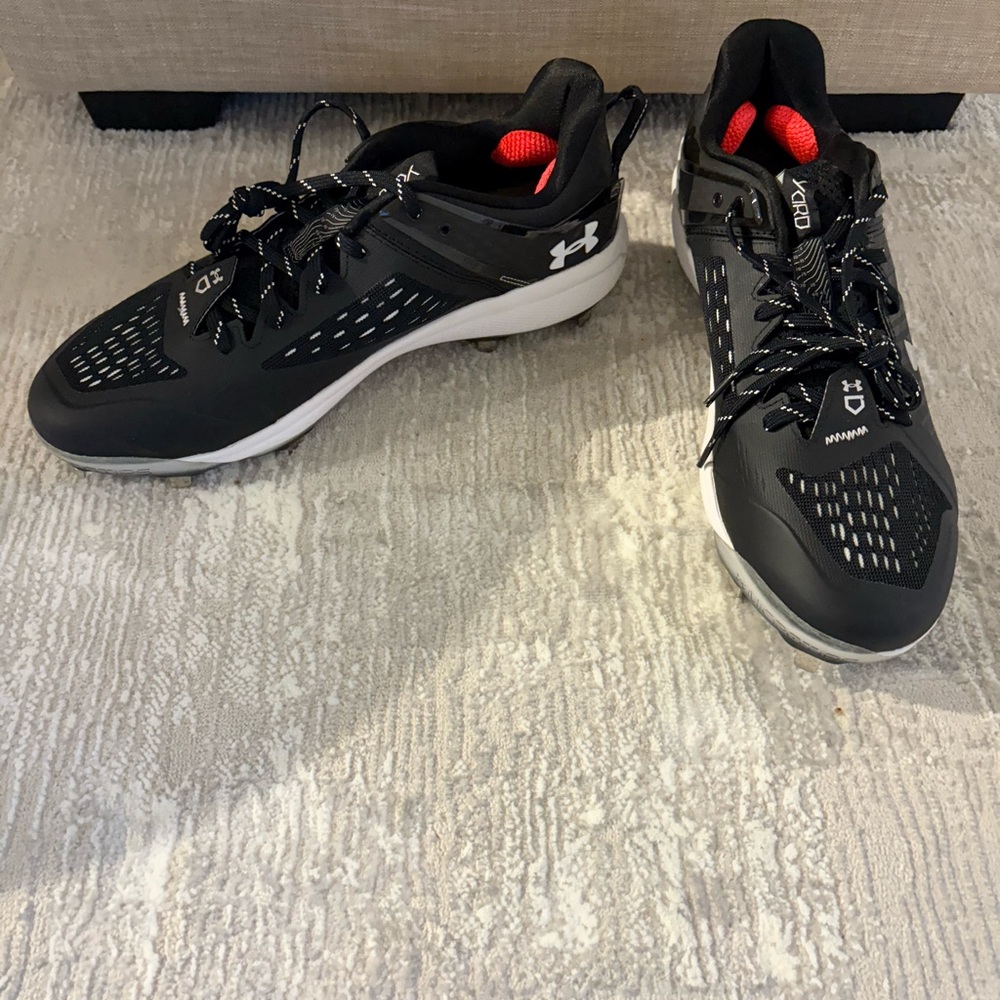 Under Armour Black and White Sports Cleats